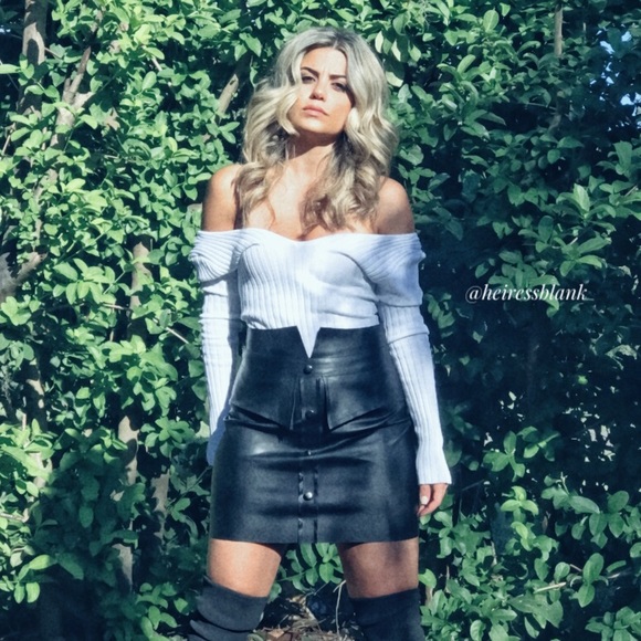 black leather mini skirt - Picture 2 of 9
